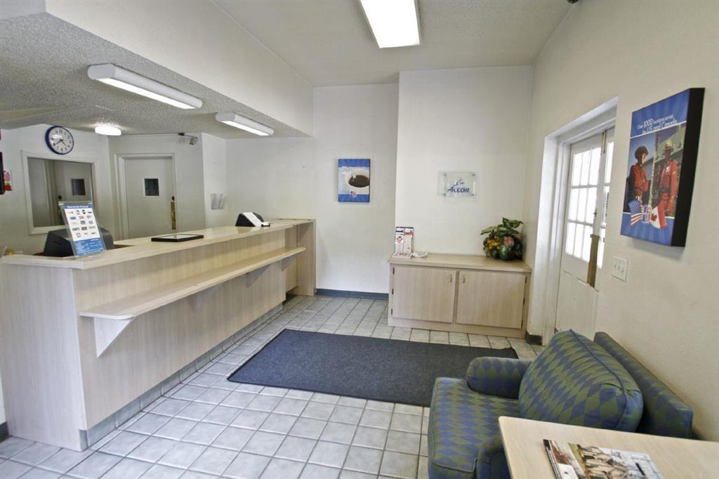 Motel 6-Raleigh, Nc - Кэри Интерьер фото
