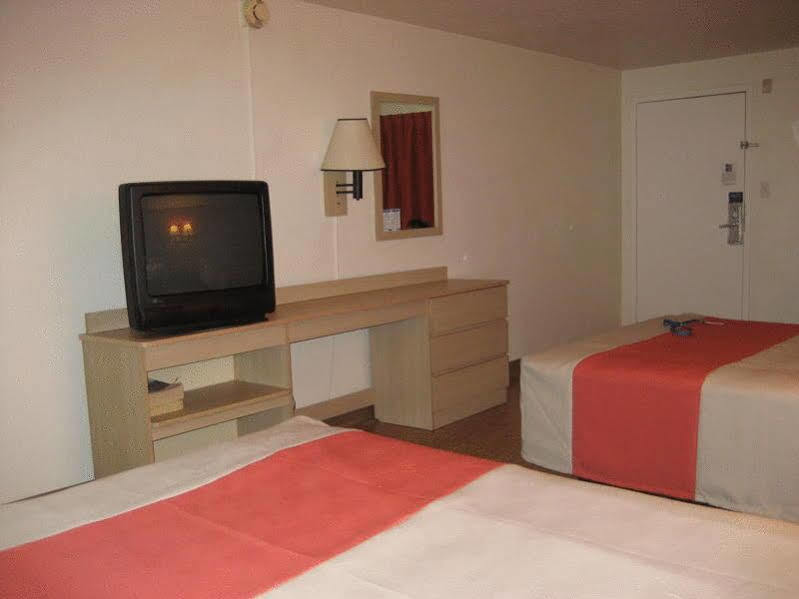 Motel 6-Raleigh, Nc - Кэри Экстерьер фото